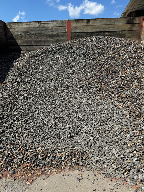 Black Slate – Elegant Decorative Garden Pebbles for Versatile Landscaping