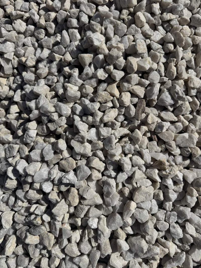 Close-up of Nailstorm Quarts white and grey crushed stone